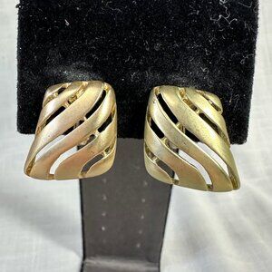 Vintage Monet Matte Gold Tone 70s Clip On Earrings